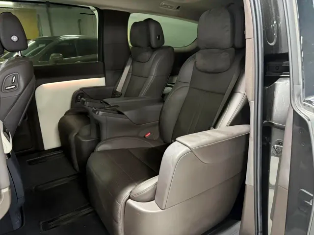 Li Auto MEGA — Фото автомобиля 6