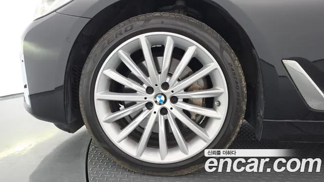 BMW 5-Series — Фото автомобиля 4
