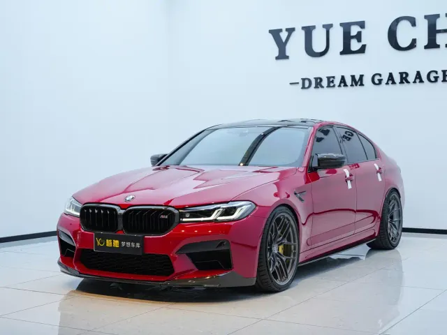 Фотография автомобиля — BMW M5