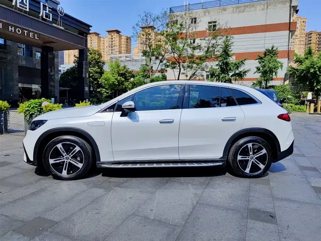 Mercedes-Benz EQE SUV — Фото автомобиля 3