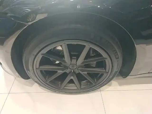 Tesla Model 3 — Фото автомобиля 22