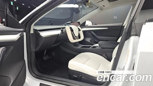 Tesla Model 3 — Фото автомобиля 7
