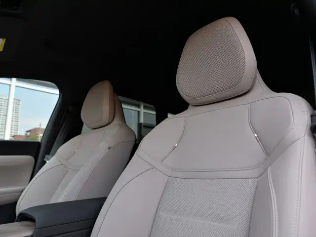 Volvo XC70 Plug-in Hybrid — Фото автомобиля 13