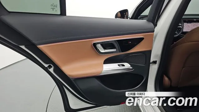 Mercedes-Benz E-Class — Фото автомобиля 22