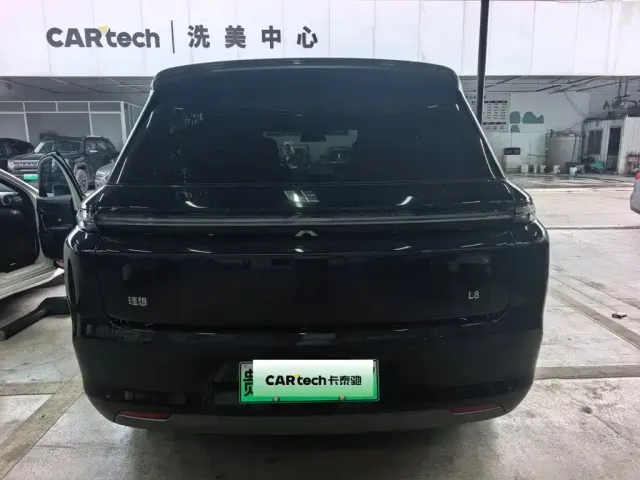 Li Auto L8 — Фото автомобиля 12