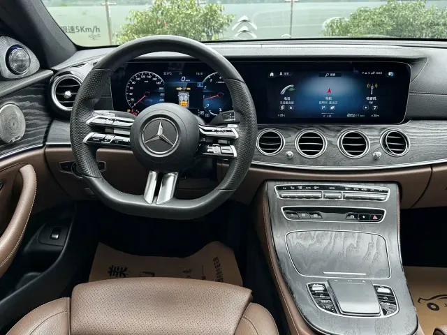 Mercedes-Benz E-Class — Фото автомобиля 8