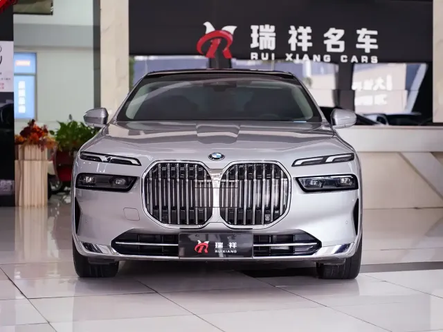 BMW 7 Series — Фото автомобиля 2