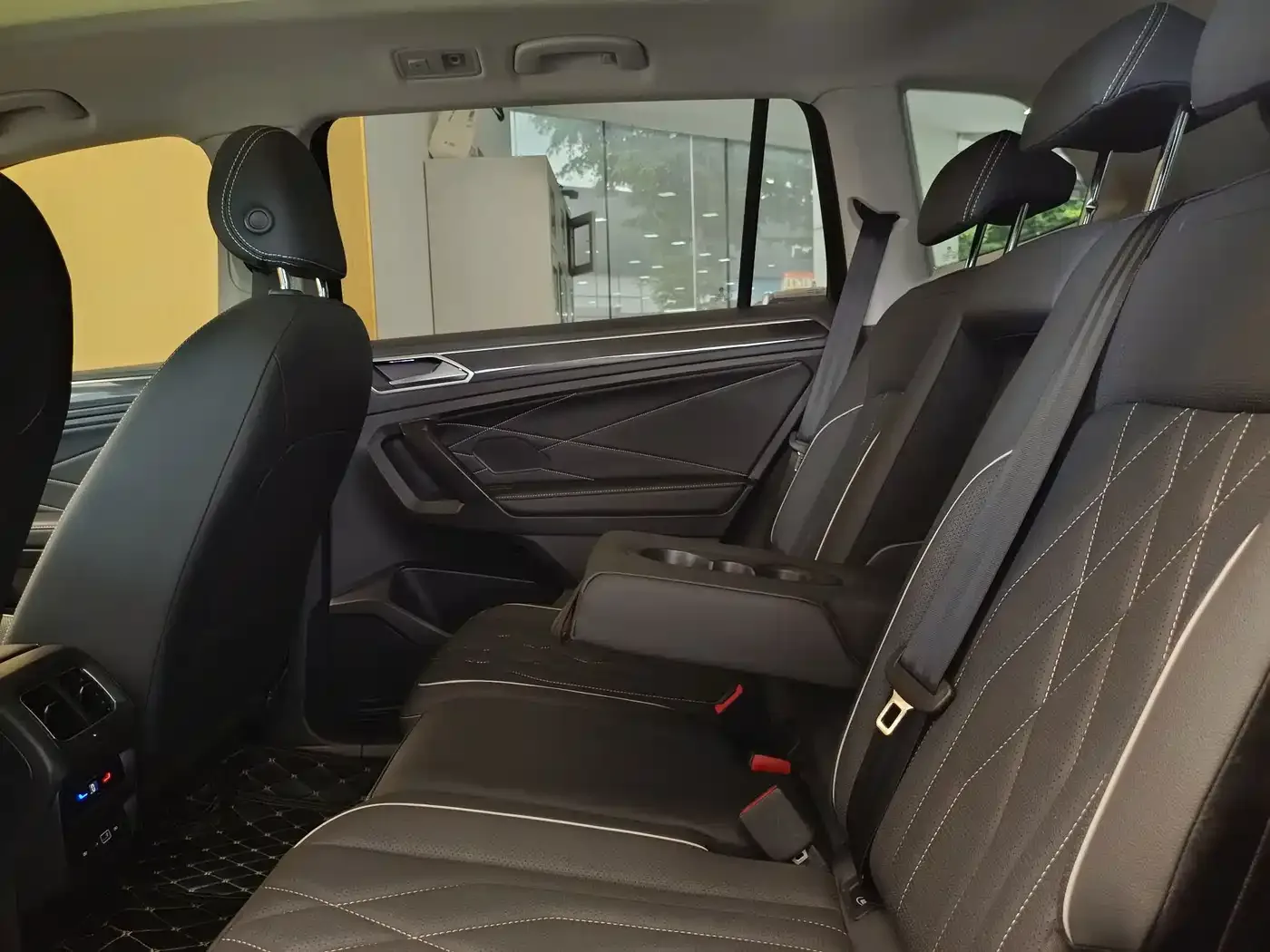 Volkswagen Tiguan L 2022 330TSI Automatic 2WD Smart Edition — Фото автомобиля 22