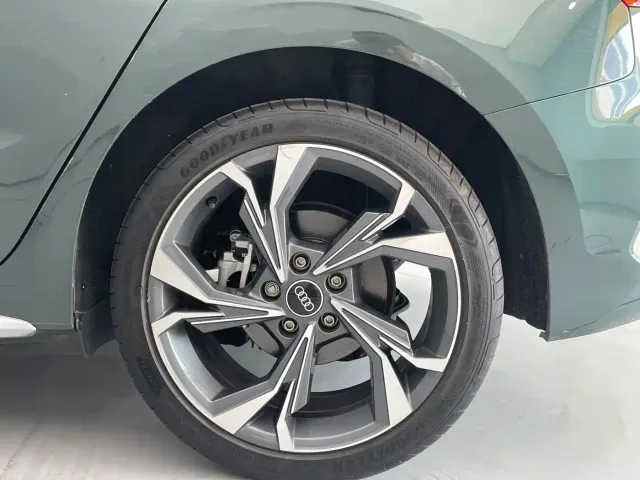 Audi Audi A3 2022 Sportback 35 TFSI Luxury Sport — Фото автомобиля 13