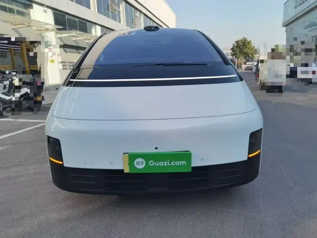 Li Auto MEGA — Фото автомобиля 2