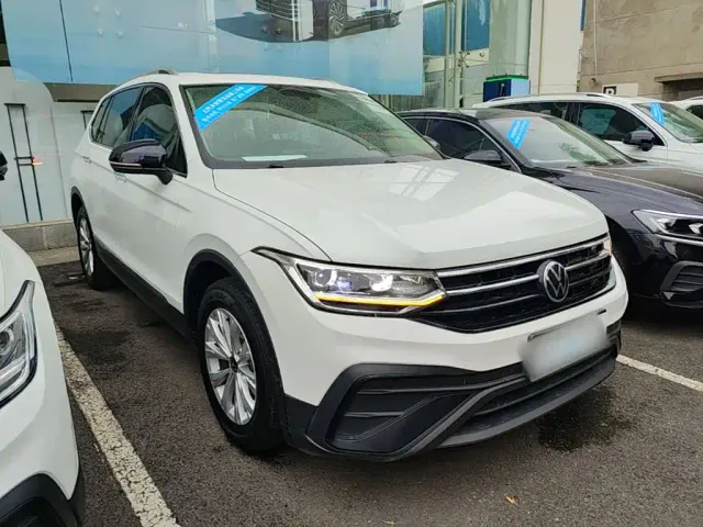 Volkswagen Tiguan L — Фото автомобиля 3