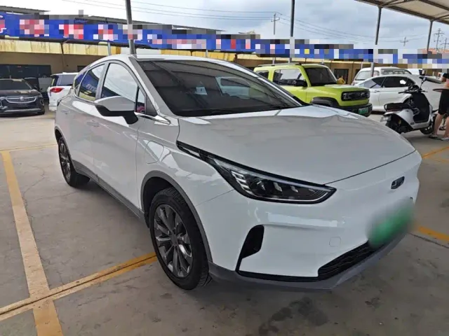 Geely Geometry C — Фото автомобиля 3