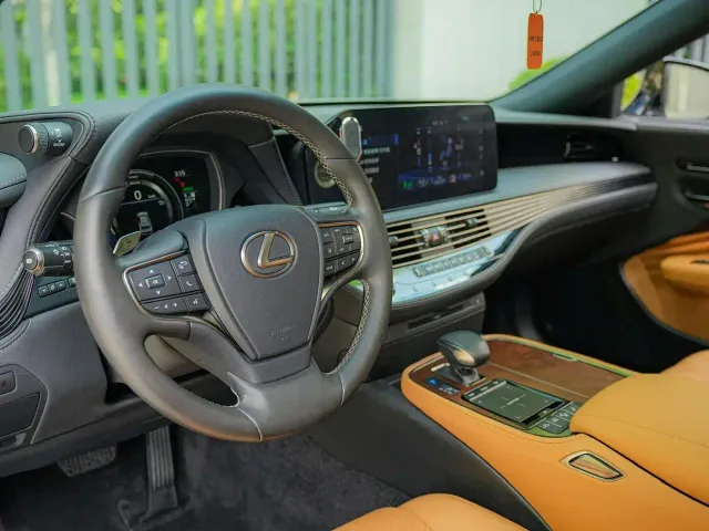 Lexus LS — Фото автомобиля 10