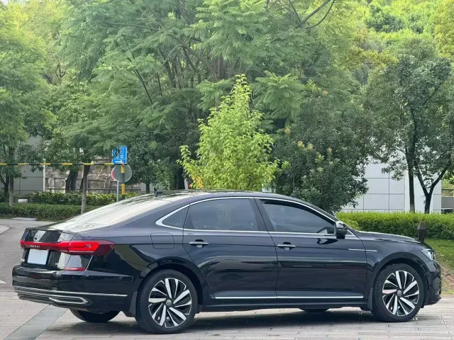 Volkswagen Passat — Фото автомобиля 9