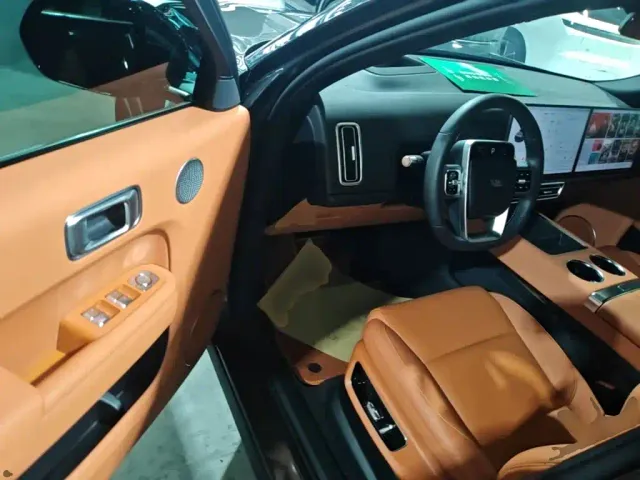 Li Auto L8 — Фото автомобиля 15
