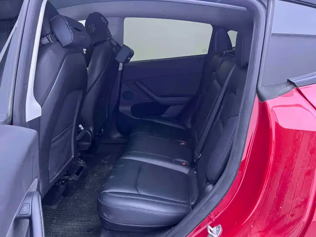 Tesla Model Y — Фото автомобиля 8