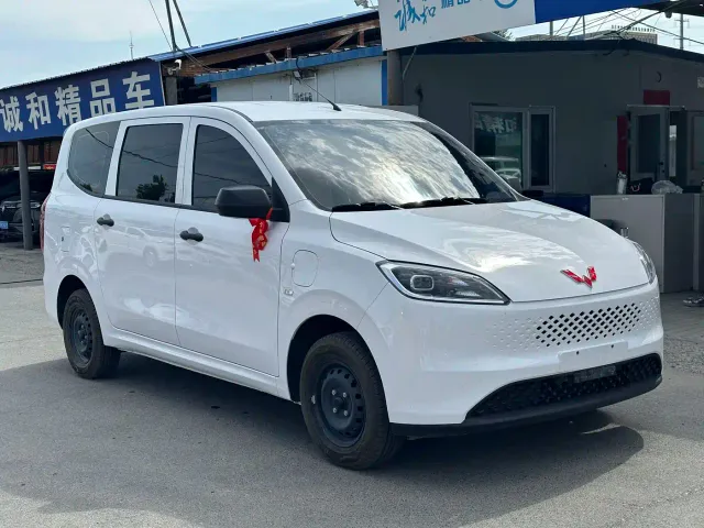 Wuling Hongguang — Фото автомобиля 3