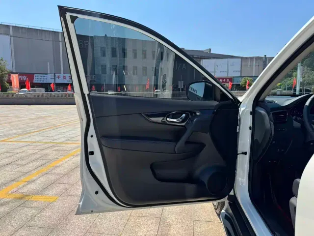 Nissan X-Trail — Фото автомобиля 10