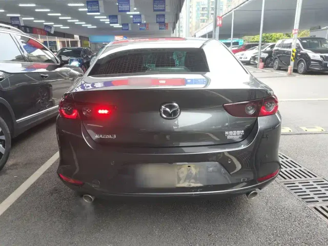 Mazda Axela — Фото автомобиля 3