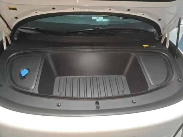 Li Auto i6 — Фото автомобиля 19