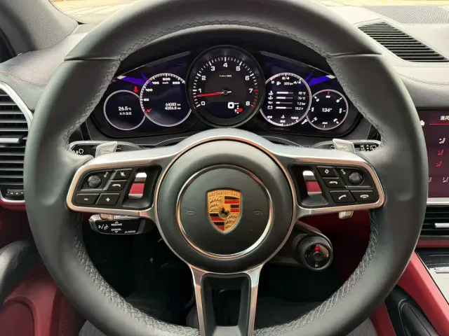 Porsche Cayenne — Фото автомобиля 7