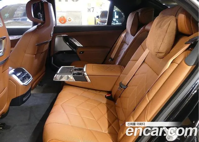 BMW 7-Series 7 серия (G70) 740i xDrive M Sport — Фото автомобиля 17