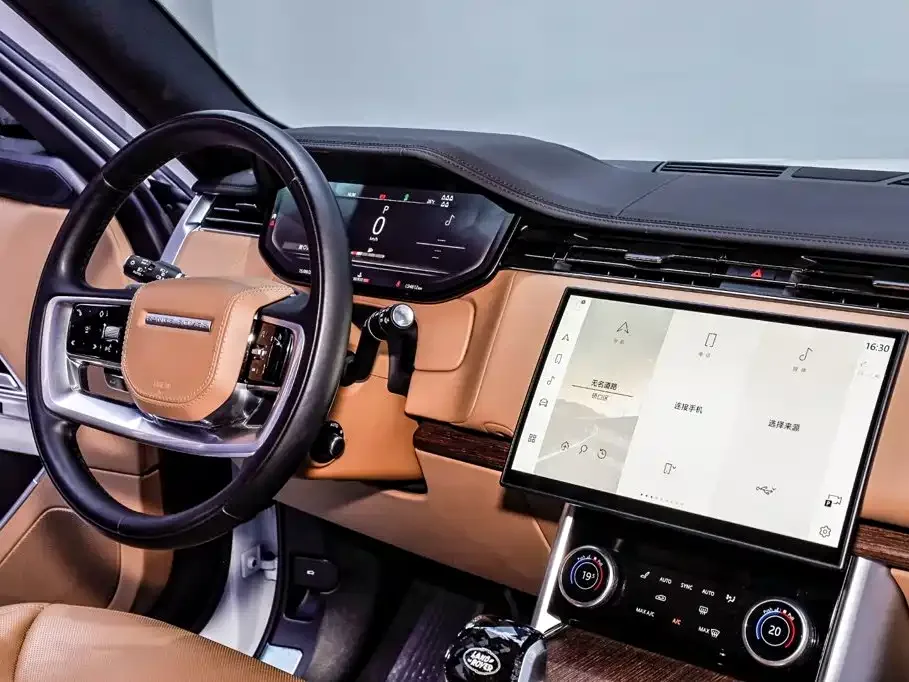 Land Rover Range Rover 2023 3.0 L6 400PS Golden Age 7-Seater Long Wheelbase — Фото автомобиля 29