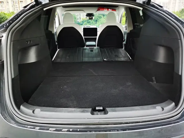 Tesla Model Y — Фото автомобиля 14