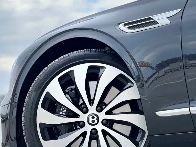 Bentley Flying Spur — Фото автомобиля 13