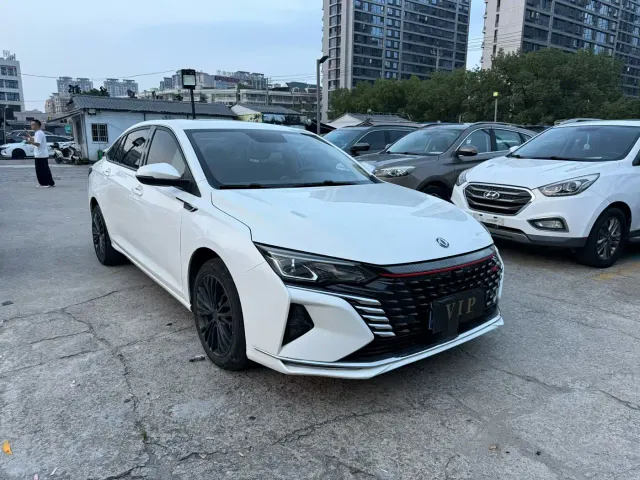 Dongfeng Yixuan MAX — Фото автомобиля 3
