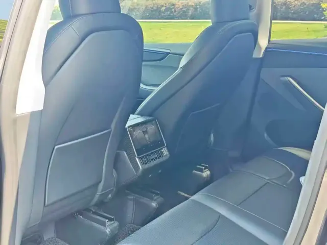 Tesla Model Y — Фото автомобиля 6