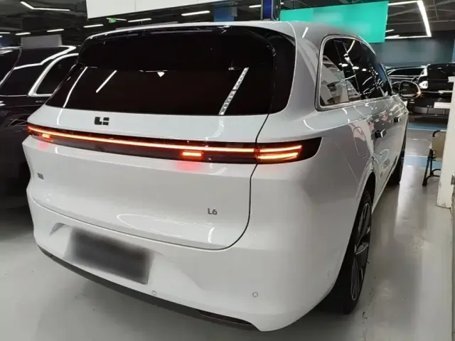 Li Auto L6 — Фото автомобиля 6