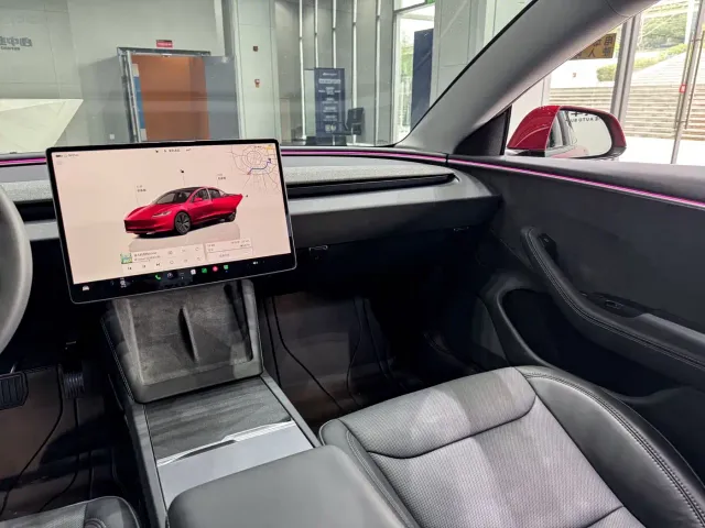 Tesla Model 3 — Фото автомобиля 11
