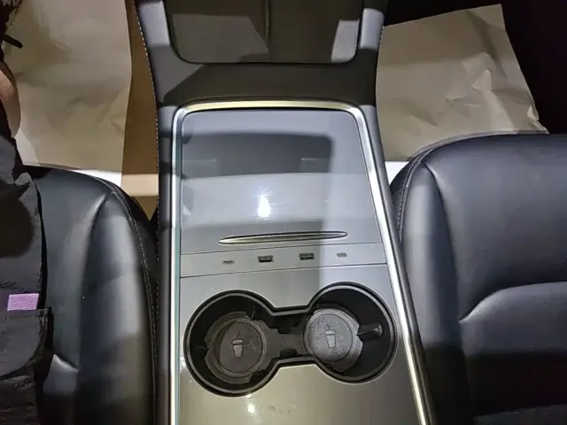 Tesla Model 3 — Фото автомобиля 13