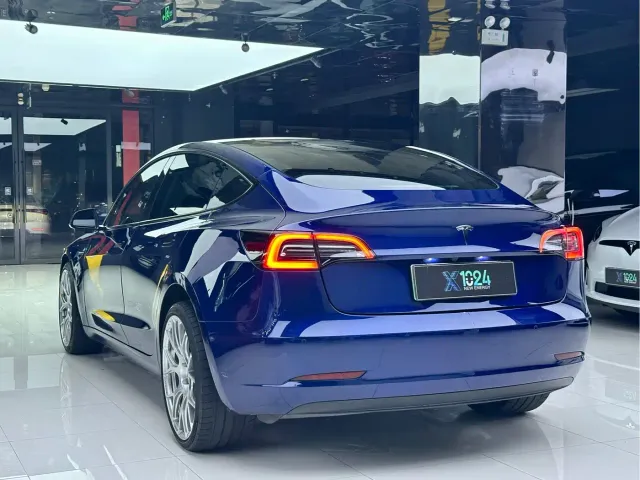 Tesla Model 3 — Фото автомобиля 13