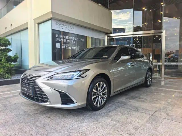Lexus ES — Фото автомобиля 2