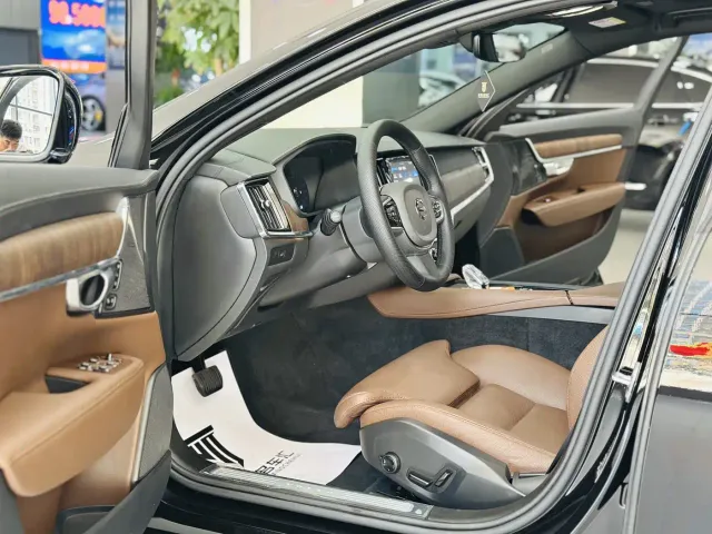 Volvo S90 — Фото автомобиля 4