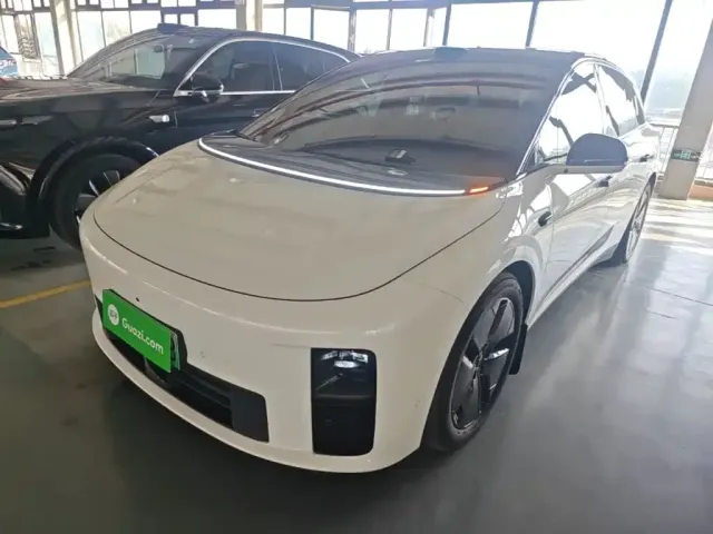 Фотография автомобиля — Li Auto i6