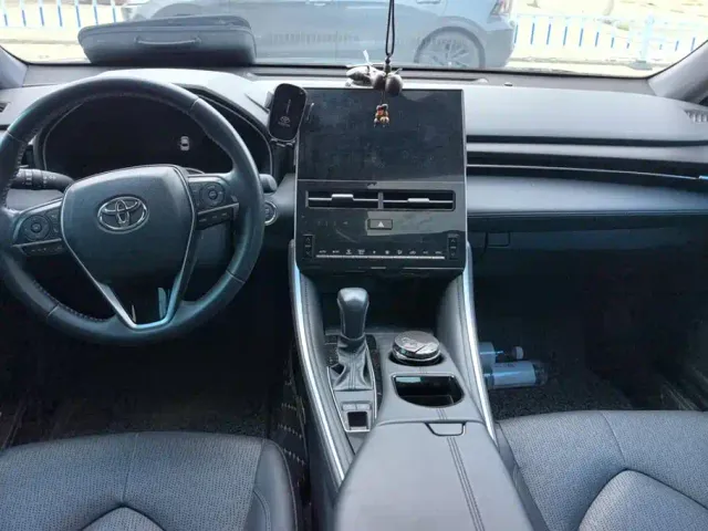 Toyota Avalon — Фото автомобиля 12