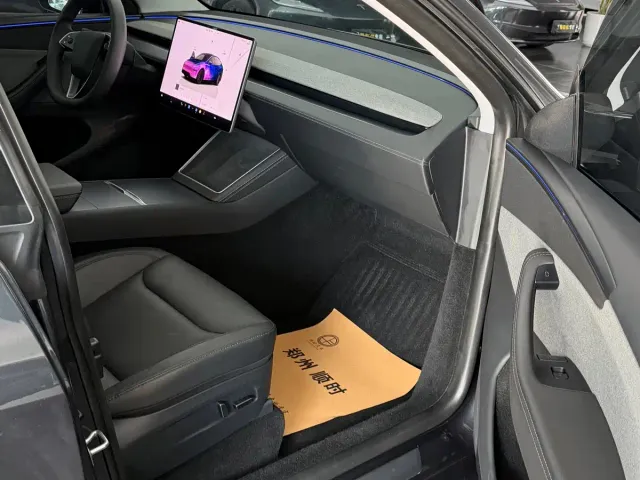 Tesla Model Y — Фото автомобиля 11