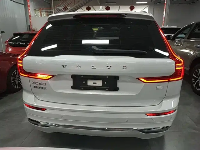 Volvo XC60 — Фото автомобиля 5