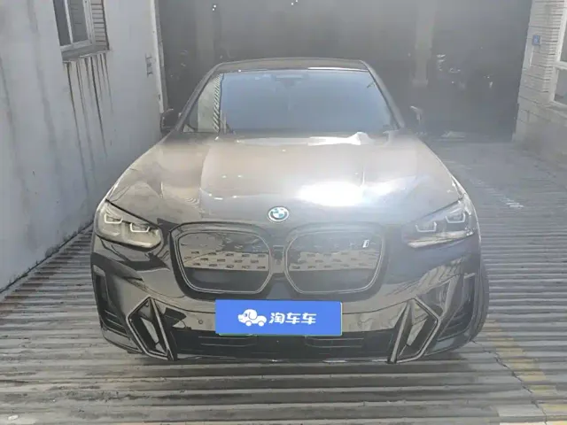 BMW iX3 — Фото автомобиля 2