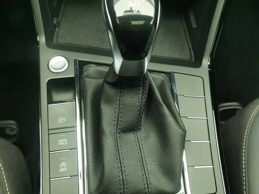 Volkswagen Passat 2025 Outstanding 280TSI Business Edition — Фото автомобиля 13