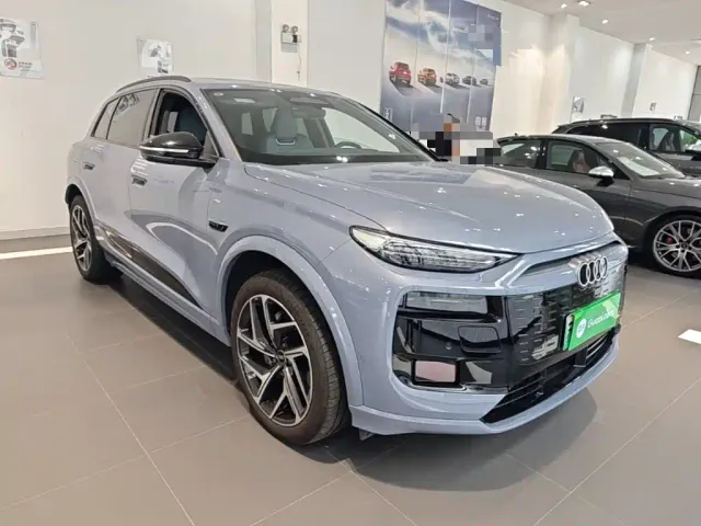 Audi Q6L e-tron — Фото автомобиля 3