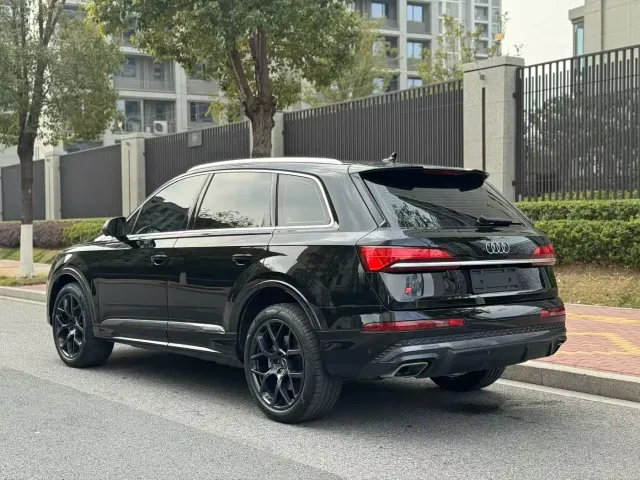 Audi Q7 — Фото автомобиля 15
