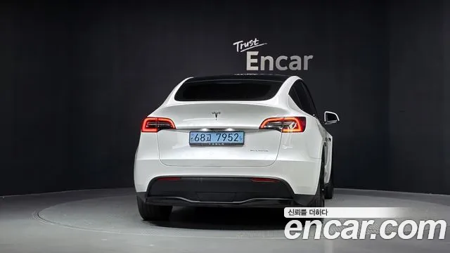 Tesla Model Y — Фото автомобиля 4