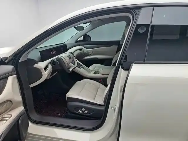 IM Motors LS6 — Фото автомобиля 10