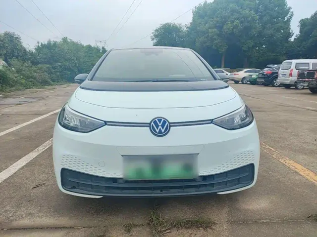 Volkswagen ID.3 — Фото автомобиля 2