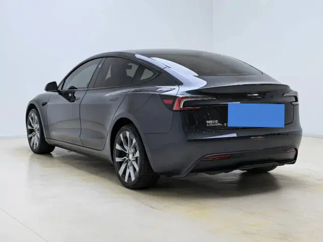 Tesla Model 3 — Фото автомобиля 5