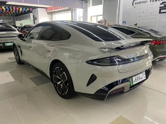 Xiaomi SU7 — Фото автомобиля 14